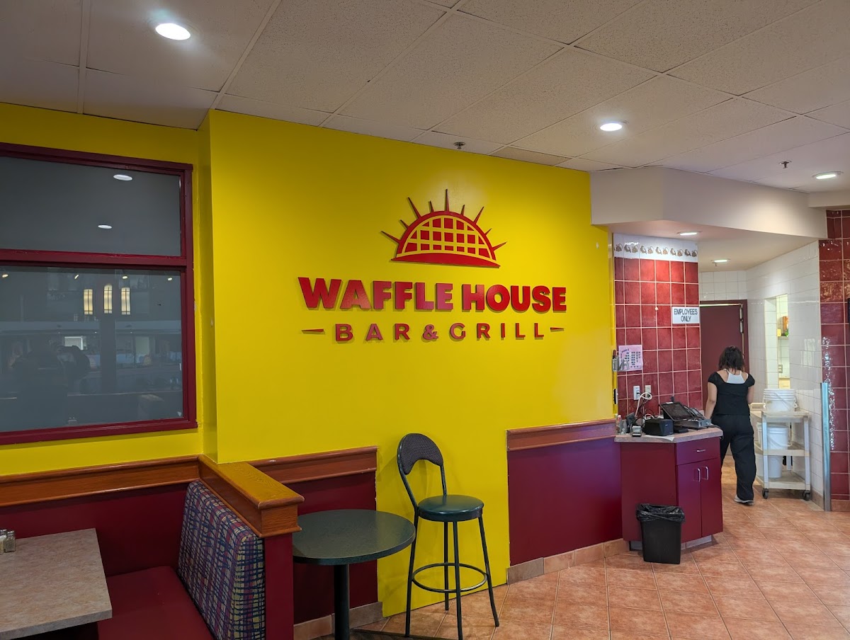 Waffle House Bar & Grill